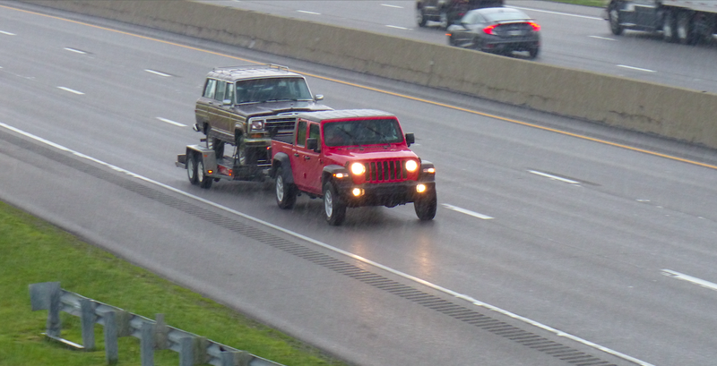Illustration for article titled What It Was Like Towing a Free Jeep Grand Wagoneer With the 2020 Jeep Gladiator